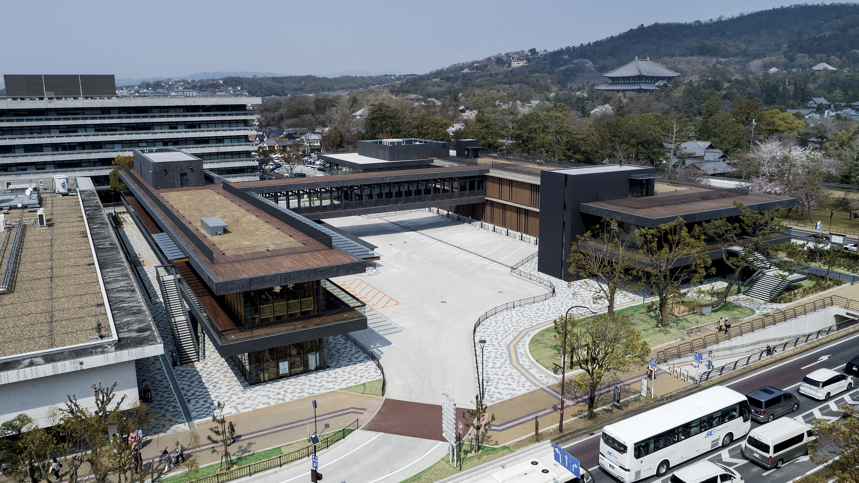 日事連建築賞　優秀賞受賞<br />　奈良公園バスターミナル