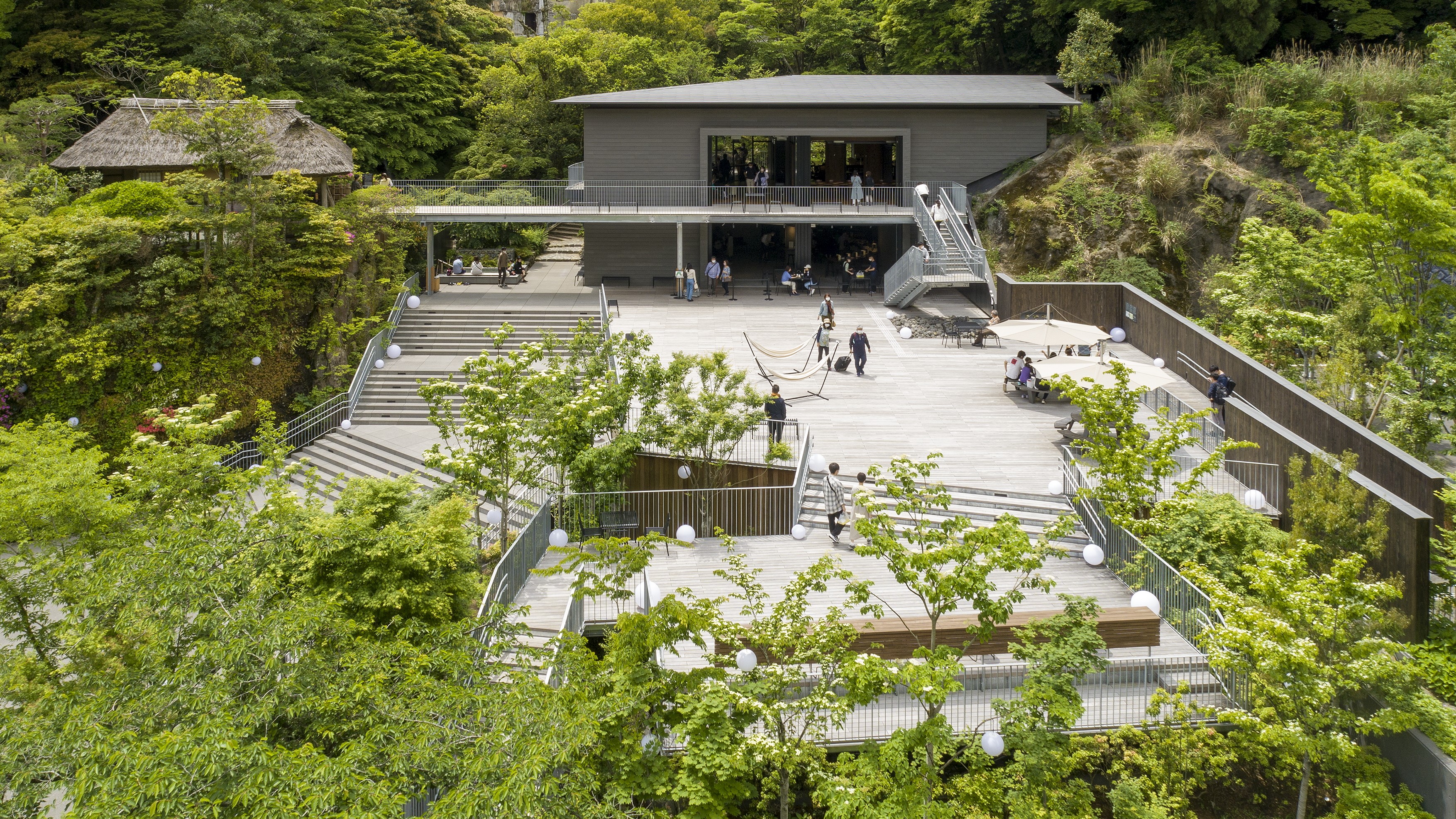 万葉公園 湯河原惣湯　玄関テラス